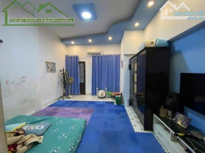Cho thuê nhà riêng ở nhóm 8 người ngõ 189 Lò Đúc, 3 tầng x 45m2, 2 ngủ, 2 WC, 10 Triệu/th - 1