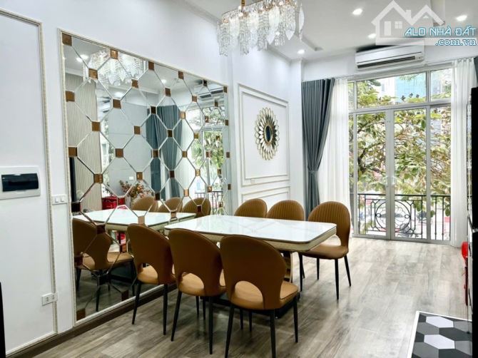NGUYỄN VĂN CỪ - ĐẸP - MỚI TINH-DT 38 M2 -THANG MÁY- Ô TÔ CHỈ NHỈNH  13 TỶ - 1