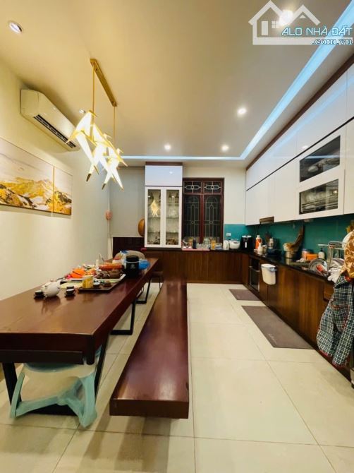 BÁN NHÀ MẶT PHỐ VIP NGỌC LÂM LONG BIÊN.DIỆN TÍCH 116M² x 3 TẦNG - GIÁ CHỈ 33.5 TỶ.CÓ TL - 1