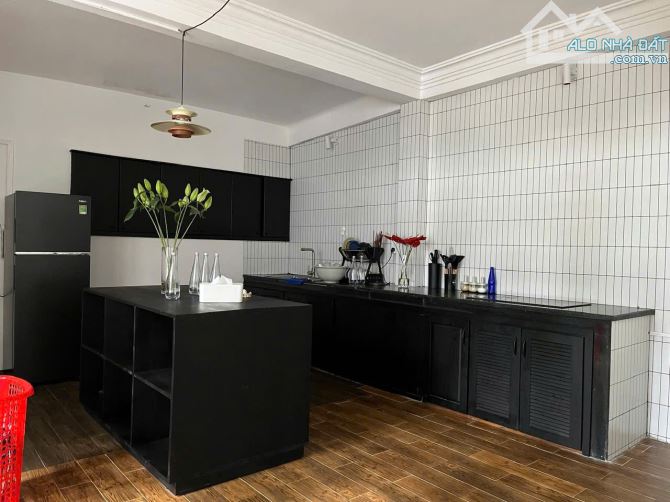 Bán căn biệt thự mini 3 mặt tiền tại tp Đà Lạt.  - Diện tích: 223,5m², 3 mặt tiền đường - 1
