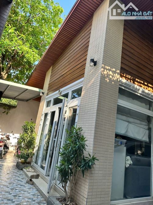 BÁN BIỆT THỰ MÁI THÁI - 182 M2 NGAY KHU LAVENDER CITY - 1