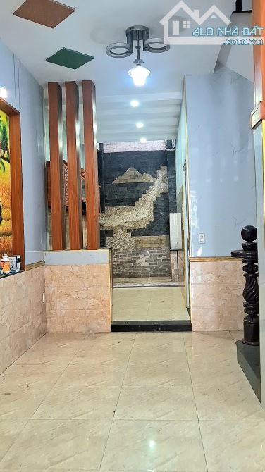 NHÀ MỚI ĐẸP - NGANG 5.3M - SÂN ĐẬU 2 Ô TÔ. CHỈ 3,8T - 1