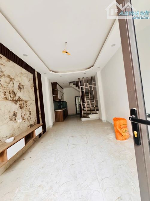 BÁN NHÀ 30m x 5 tầng MỚI - 4tỷ5 - BẮC TỪ LIÊM - MT 3.4M - 1