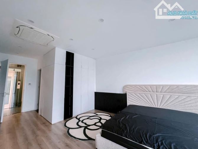 Đẳng cấp 8 tầng mặt Hồ 135 Đội Cấn, nội thất 5*, thang máy, vỉa hè đỉnh. Giá 32 tỷ - 1