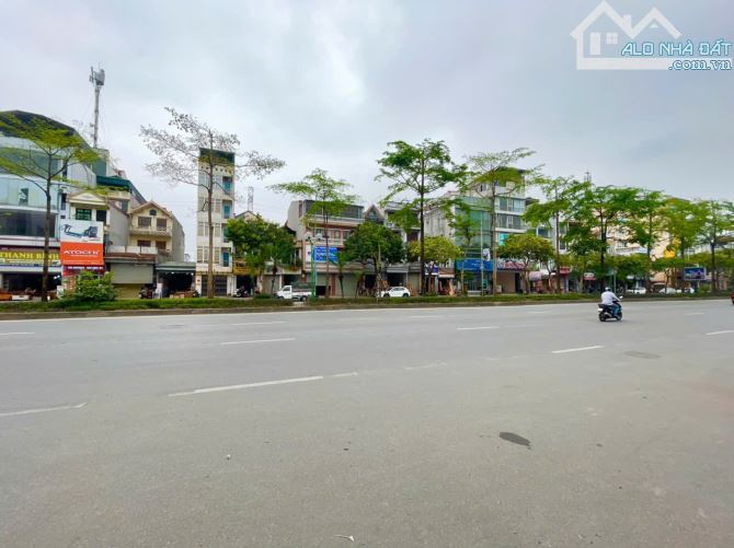 3 MẶT TIỀN, LÔ GÓC, PHÂN LÔ, MẶT PHỐ NGÔ GIA TỰ, LB, DT 90 M, GIÁ 24 TỶ 9, VỈA HÈ RỘNG, TT - 1