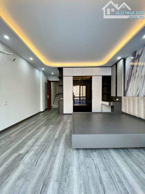 Quá Hiếm Trên Thị Trường Vỉa Hè Đá Bóng . Trước Nhà ô tô Tránh NHau 6 tầng thang Máy. - 1