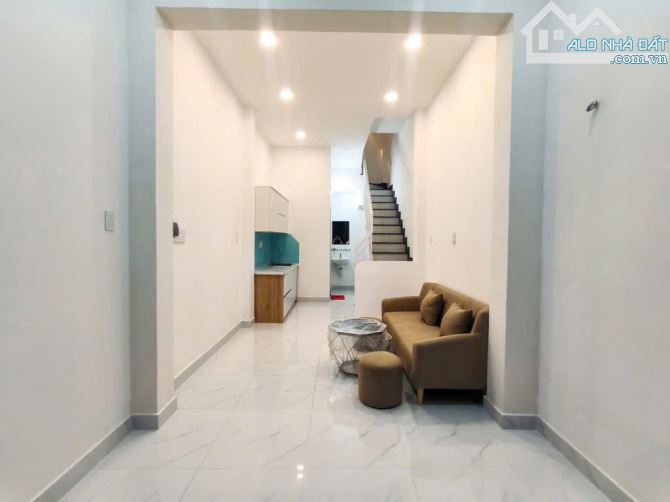 Nhỉnh 3 tỷ có ngay nhà đẹp 2 tầng - Ngang 3m X Dài 9m Full nội thất ngay Chợ Thạch Đà - 1