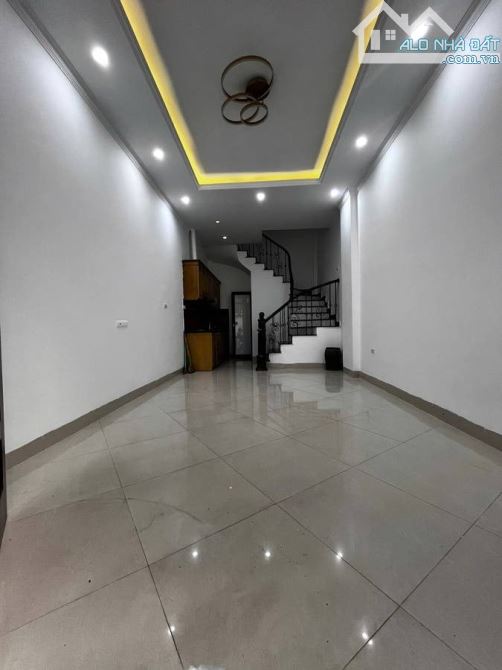Nguyễn Văn Cừ Ngõ Thông 30m 5t mt 3,5m 6,5 tỷ gần bãi gửi xe. - 1