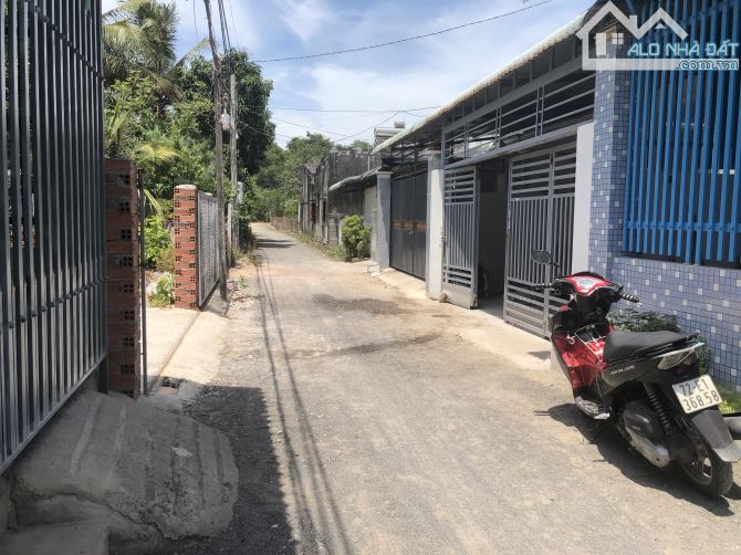 Bán đất 2 mặt tiền có nhà c4 nhỏ xinh ngay chợ Phước Hải, dt 200m2,có 110 thổ cư, giá 3tỹ - 1
