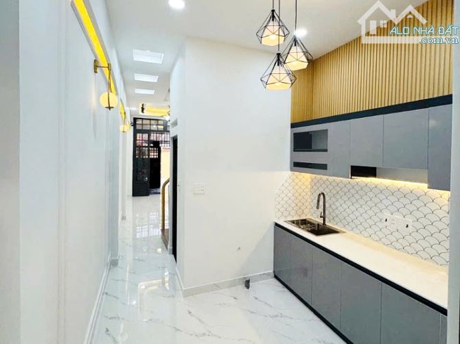Bán nhà Quận 8, vuông vức 3 phòng hẻm xe hơi Lưu Hữu Phước - 1