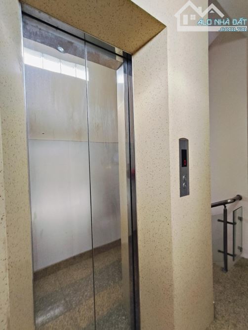 Bán gấp nhà đẹp ở ngay mặt tiền kinh doanh Hồ Thành Biên, xe hơi ngủ nhà, 72m2, 6T, SHR. - 1