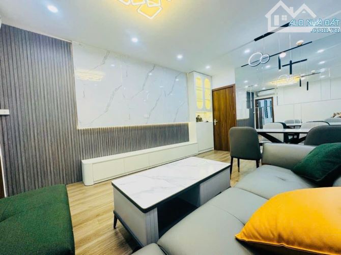 BÁN NHÀ 270m2 NGỌC LÂM - VFe34 Đỗ Cửa - KINH DOANH - NHÀ MỚI TỰ XÂY - SIÊU THOÁNG-NHỈNH 9T - 1