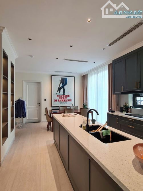 Bán tòa CHDV cao cấpTô Ngọc Vân,Tây Hồ,Lô góc, Gara ô tô 240m2 * 8 tầng ,MT 16m chỉ 175 tỷ - 1