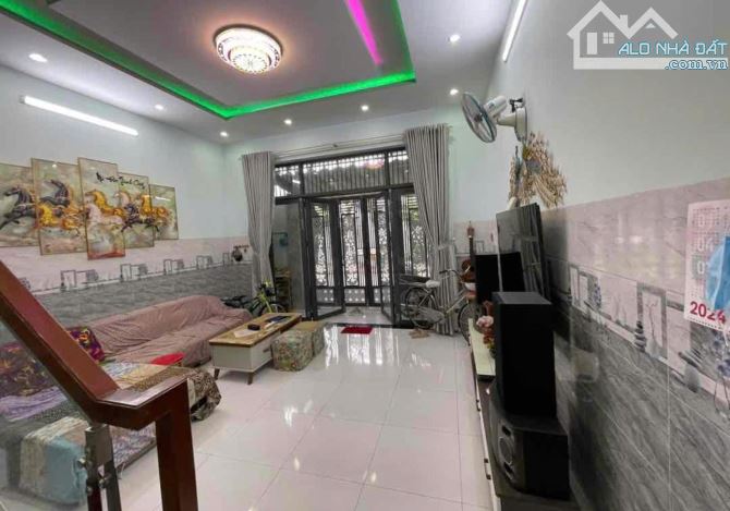 Bán nhà đẹp 3 tầng mặt tiền đường Dương Trí Trạch, cách biển Phạm Văn Đồng vài trăm mét - 1