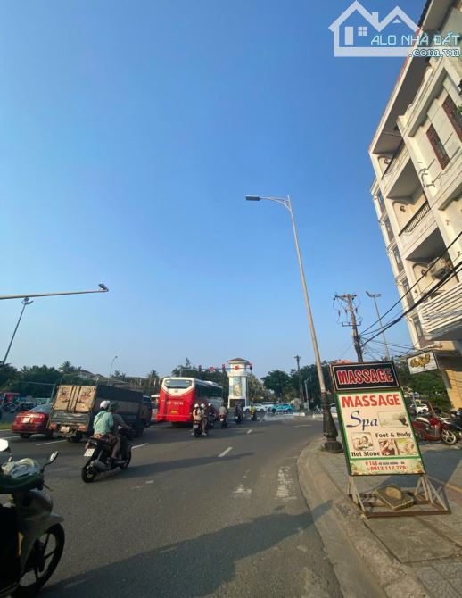 Bán căn nhà 4 tầng đường Hồ Xuân Hương – Cách biển Mỹ Khê vài bước – Giá chỉ 12.7 tỷ! - 1