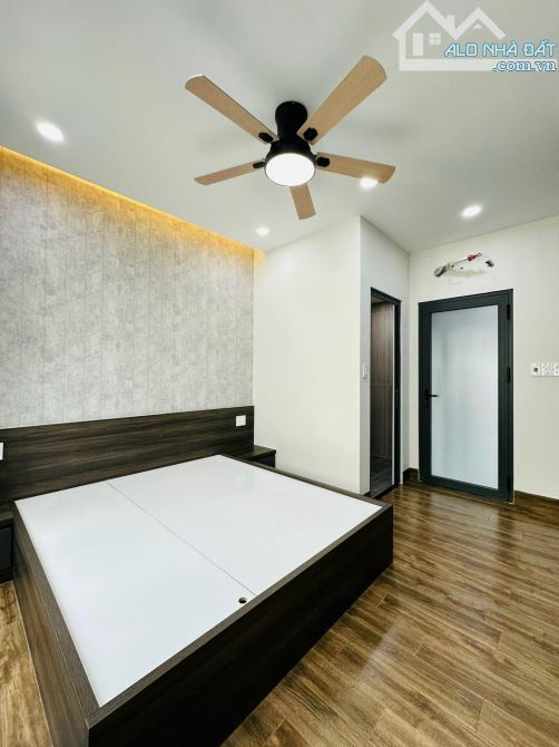 ✈️ Định cư - Bán gấp trong tuần - Nguyễn Đình Chiểu - 4.2 x 18m - 4 tầng - 4PN - 1