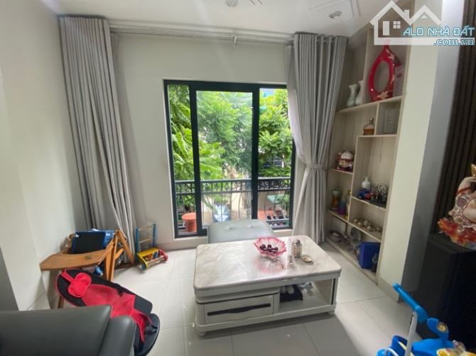 Siêu dòng tiền Nguyễn Văn Cừ 7 tầng thang máy 95m2 doanh thu 100tr giá chỉ 17.9tỷ - 1