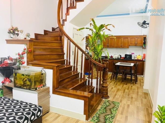 Nhà đẹp Dân Xây Tái Định Cư Giang Biên 42,5m mặt tiền 3,8m 4 tầng full nội thất 12 tỷ hiếm - 1