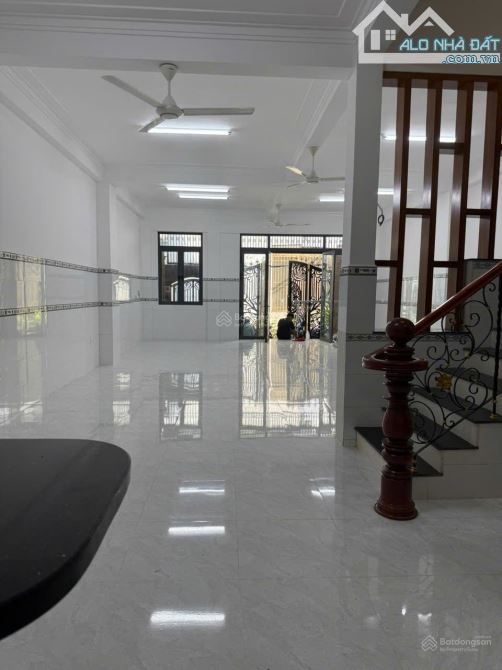 NHÀ 1 TRỆT 3 LẦU, HƯỚNG NAM SIÊU ĐẸP, HIỆN ĐẠI - 1