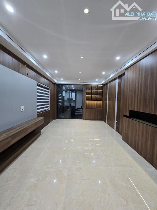 Trung Tâm Thạch bàn -Nhà ra Phố -thang Máy nhập khẩu oto đỗ cửa - 1