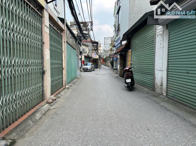 CỰC HIẾM- NHÀ PHỐ CHU HUY MÂN 55M (BÁN ĐẤT TẶNG NHÀ) THOÁNG TRƯỚC SAU-BẠT NGÀN TIỆN ÍCH - 1