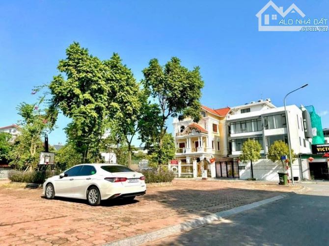 Giảm 3 Tỷ , Đất Tái định cư 31ha Trâu quỳ, Vỉa hè 3 Oto tránh, DT 310m2 - 3x tỷ - 1