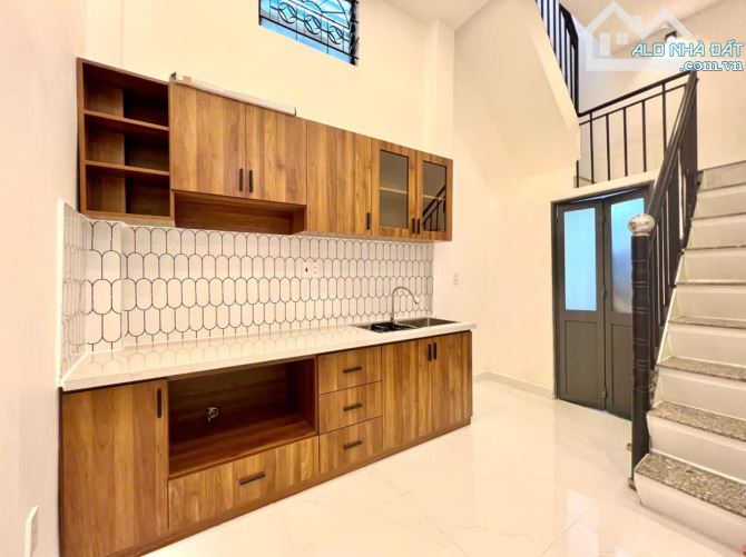 CƠ HỘI VÀNG SỞ HỮU NHÀ GIÁP QUẬN 1 GIÁ CHỈ 3,8 TỶ! 3 TẦNG, 3 PHÒNG NGỦ - 1