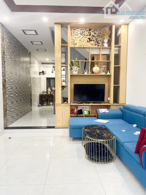 NHÀ 3 TẦNG KIÊN CỐ – HIỆN ĐẠI – MẶT TIỀN PHẠM VẤN – VÀI BƯỚC RA BIỂN SƠN TRÀ – CHỈ 6,X TỶ - 1