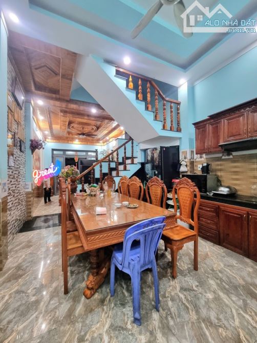 Bán nhà 3 Tấm ĐẸP Dĩ An,nội thất toàn Gõ Đỏ xìn xò con bò,nhà dành cho ĐẠI GIA - 1