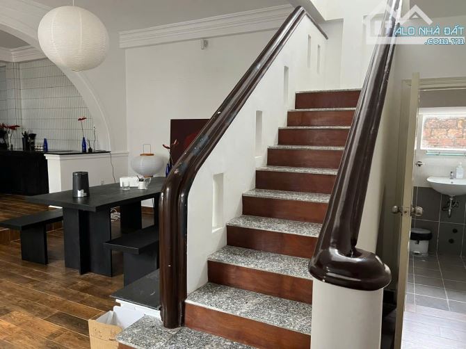 Bán căn biệt thự mini 3 mặt tiền tại tp Đà Lạt.  - Diện tích: 223,5m², 3 mặt tiền đường - 14