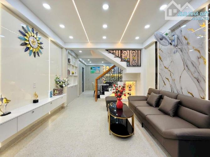 BÁN CĂN NHÀ TRÊN ĐƯỜNG QUANG TRUNG P10 GÒ VẤP NỞ HẬU 5,4M GIÁ 5,49 TỶ 3 TẦNG 4 PHÒNG NGỦ - 18