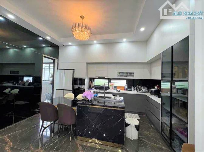 150M BIỆT THỰ ĐẸP Ở HOẶC ĐẦU TƯ 3 tầng TRỤC 10M NGUYỄN ĐÌNH HOÀN - 2