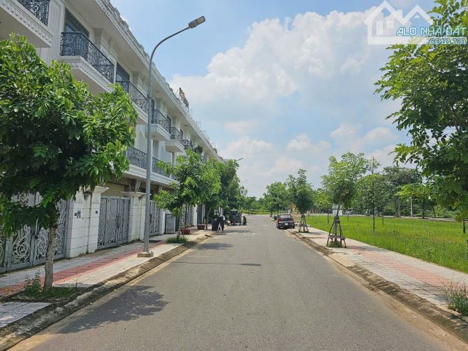 NHÀ 1 TRỆT 3 LẦU MẶT TIỀN F1 - BỬU LONG - 2