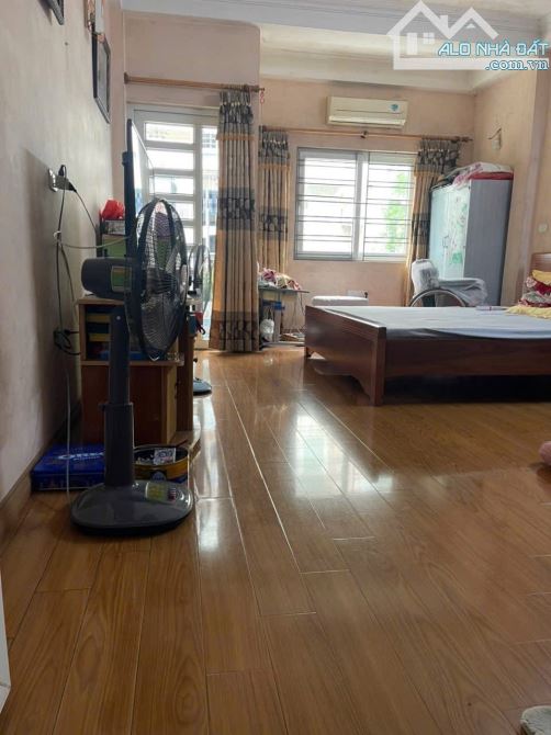Bán nhà Trương Công Giai - 38m2 - 8,5 tỷ - nhà đẹp,ngõ rộng - gần phố - 2