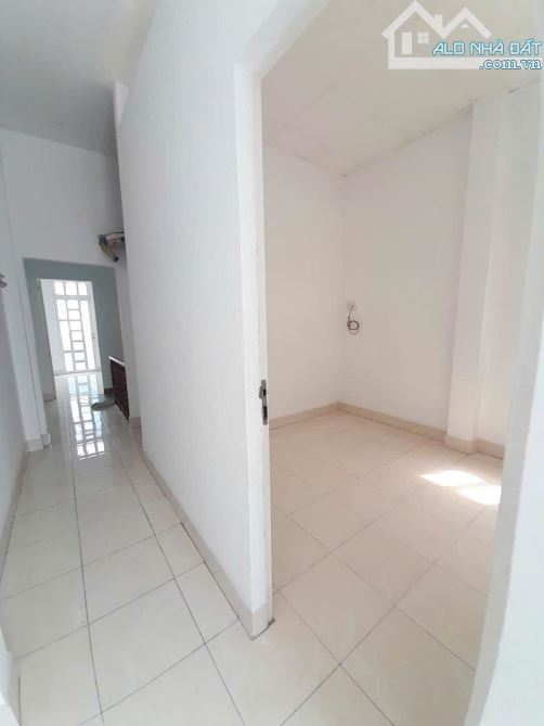 NHÀ BẾN VÂN ĐỒN Q4- 3 LẦU ĐÚC- 36m2 - HẺM 3m- GIÁ 4 TỶ NHỈNH - 2