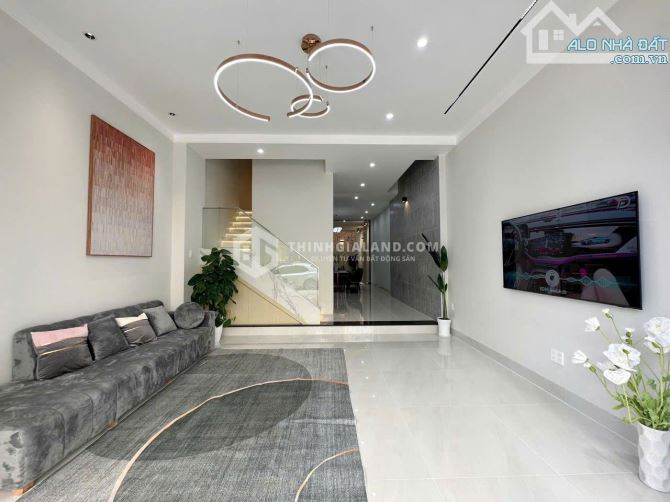 BÁN NHÀ 1 TRỆT 3 LẦU MỚI XÂY ĐẸP LUNG LINH CÓ THANG MÁY HỒ BƠI 30M MẶT TIỀN THÁI VĂN LUNG - 2