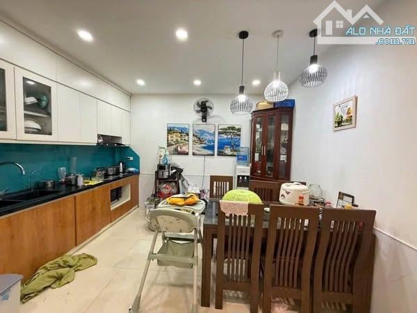QUẬN 1 PHƯỜNG TÂN ĐỊNH - BÁN NHÀ 5 TẦNG, 2 MẶT TIỀN HẺM, HẺM XE HƠI 5m THÔNG, NGAY CHỢ TÂN - 2