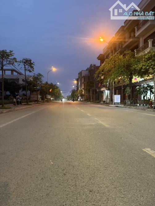 BÁN ĐẤT ĐẸP FULL THỔ CƯ – Ô TÔ ĐỖ CỬA – CÁCH LÊ HỮU TỰU CHỈ 200M – GIÁ CHỈ 5.3 TỶ!**🧨 - 2
