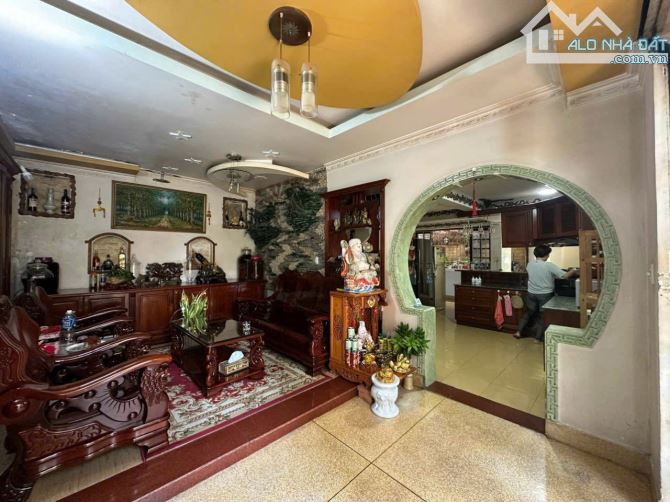 Bán nhà đường Huỳnh Tấn Phát Quận 7 100m2 trệt 3 lầu tum giá 15,1 tỷ - 2