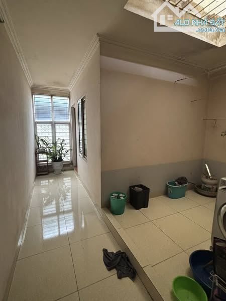 BÁN NHÀ TÂY NAM LINH ĐÀM . PHÂN LÔ VỈA HÈ . 18 TỶ. NHÀ 2 TẦNG . MT 5 M - 2