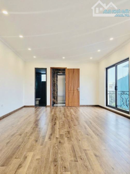 GARA-THANG MÁY- DÂN TRÍ CAO- Bán nhà Thạch Bàn,Long Biên- 60m2 Mặt ngõ, gần AEON-Chẵn 13tỷ - 2