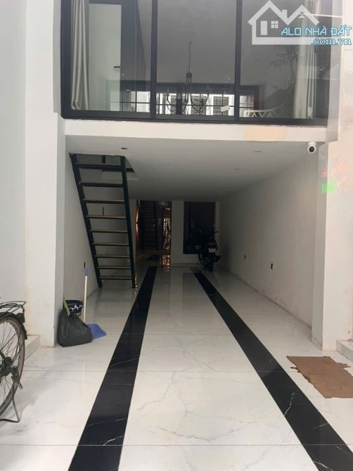 BÁN NHÀ PHỐ TÂN ẤP – PHÚC XÁ TÂY HỒ 105 M2 – 4 TẦNG THANG MÁY – MẶT TIỀN 6.2 M – GIÁ 18.7 - 2