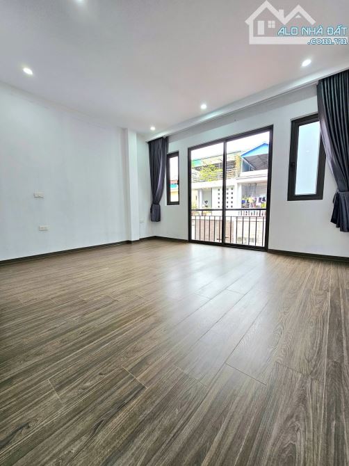 NGÔI NHÀ (ĐANG HOT NHẤT LÚC NÀY)GẦN CV HÒA BÌNH NHÀ,33,4m²/5 tầng/4,4m mt,thang máy xịn sò - 2