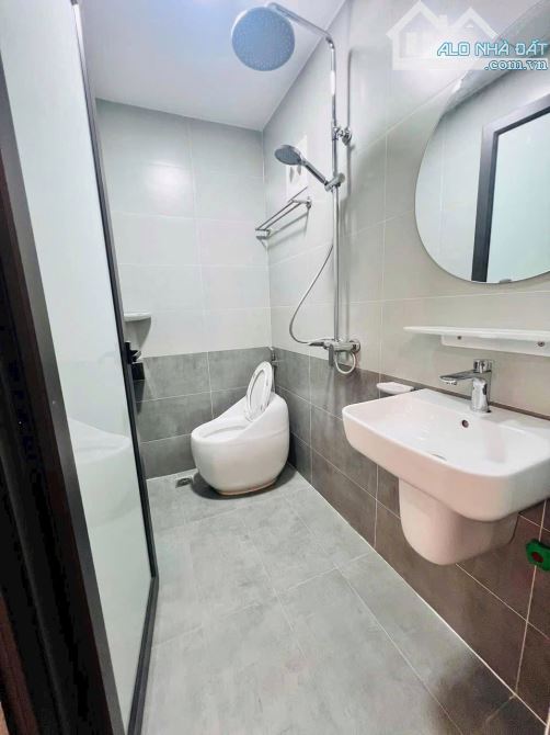 BÁN NHÀ QUẬN 10, 2 TẦNG, 46m2, HXH, SÁT MẶT TIỀN, GẦN SÂN VĐ THỐNG NHẤT, 6,5 TỶ - 2