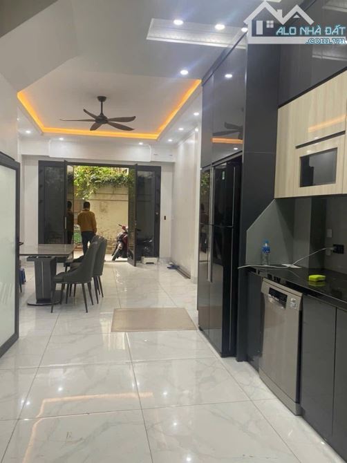 Bán nhà Nguyễn Văn Cừ, trung tâm phường Ngọc Lâm, sang phố cổ chỉ 5 phút. - 2