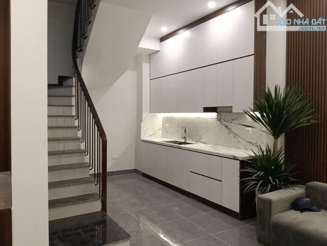 10.8 tỷ, Nhà đẹp full nội thất, 50m ra Phố Lạc Long Quân, 48m2 đất, 5 ngủ, dân trí - 2