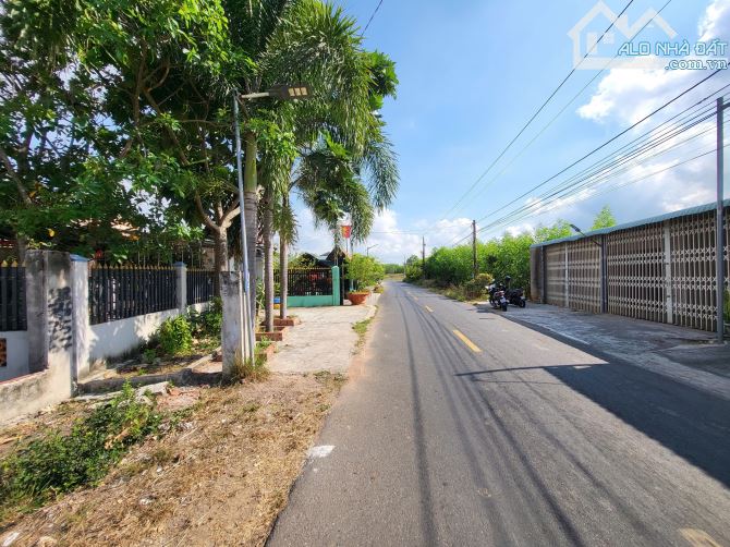 bán đất 2 mặt tiền đất đường Nguyễn Huệ, sát bên thị trấn Đất đỏ, BRVT DT 281m - 2