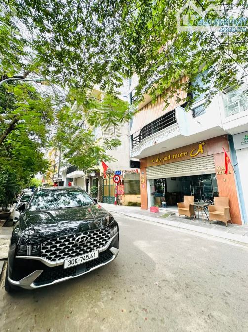 1 nhà ra Phố Vũ Miện, oto vào nhà, sổ 164m2 x mặt tiền 11m, xây Apartment. Giá 50 tỷ - 2