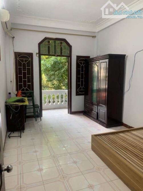 Bán nhà Ngọc Khánh 60m2 - 3 Tầng dân xây - Ô TÔ vào nhà - Lô góc - Nhỉnh 13 Tỷ. - 2