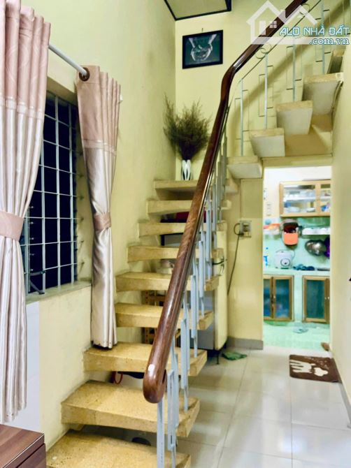 Bán nhà hẻm Trần Bình Trọng - Phường Tân Tiến - TTTP Nha Trang. Giá 3 tỷ 4 - 2